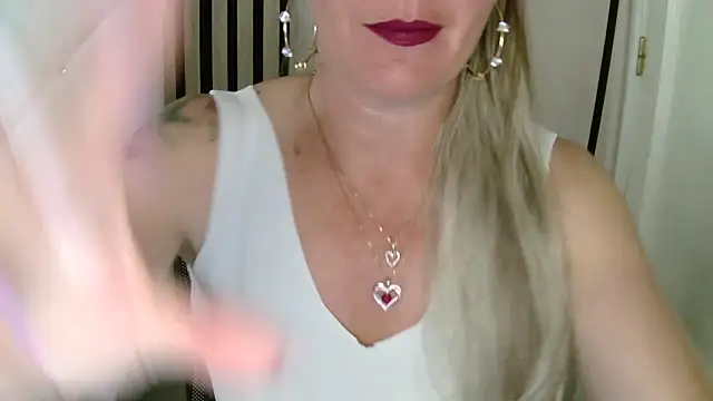 xxNoeliaxx online show from April 19, 7:19 am