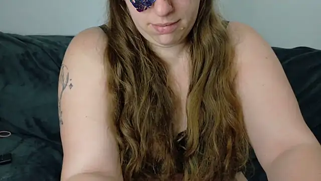 FrancaiseLynne online show from April 22, 5:04 am