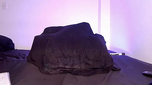 caarlywhitee online show from April 21, 2:51 am