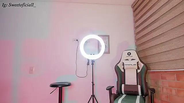 Sweet  giirl online show from April 28, 2:27 am