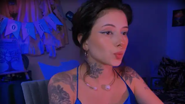 LiliJones  online show from April 1, 7:44 pm