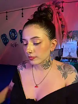 LiliJones  online show from April 17, 10:01 pm