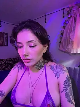 LiliJones  online show from April 25, 7:33 pm