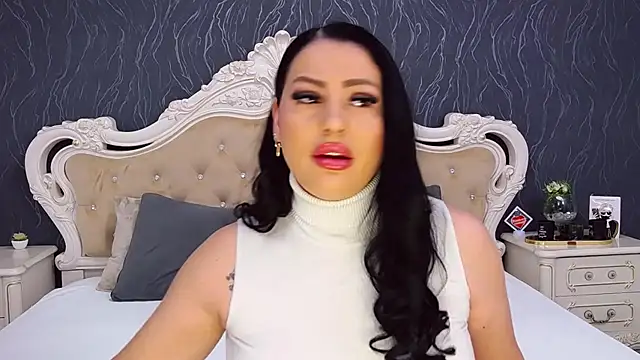 Lauren Saint online show from May 4, 2:10 pm