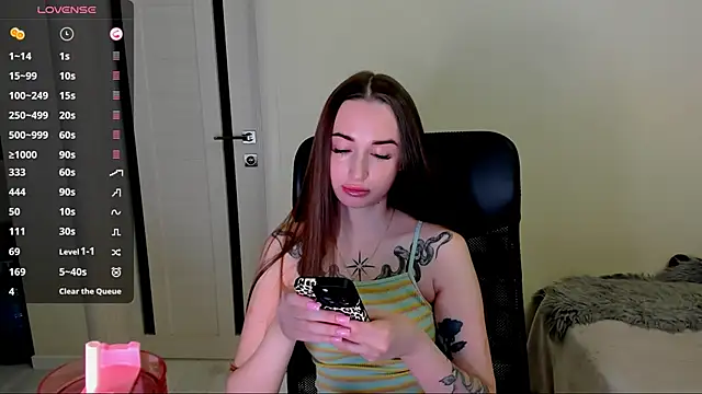 Kimmberr online show from December 3, 2:36 am