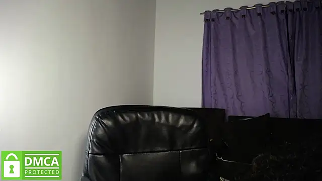Snapshot of Mr_MrsCurie chatting on October 18, 4:48 am Mr MrsCurie online show from October 18, 4:48 am