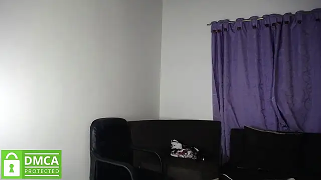 Snapshot of Mr_MrsCurie chatting on October 21, 10:58 pm Mr MrsCurie online show from October 21, 10:58 pm