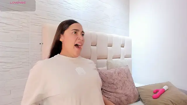 kayleeScott online show from March 18, 7:30 pm