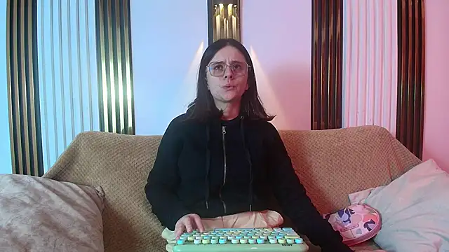 kassandra james online show from February 4, 1:14 pm