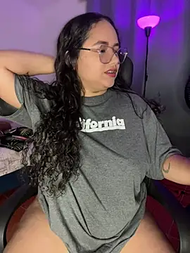 CurlyGirl 1 online show from April 12, 11:39 pm