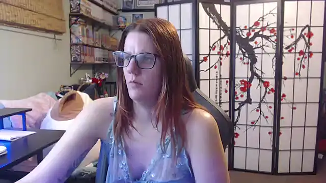 Sarahtineke online show from May 5, 8:01 pm