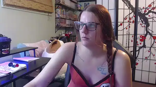 Sarahtineke online show from May 13, 6:13 pm