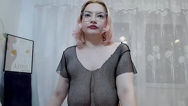 Snapshot of Catlady333 chatting on September 22, 3:38 am Catlady333 online show from September 22, 3:38 am