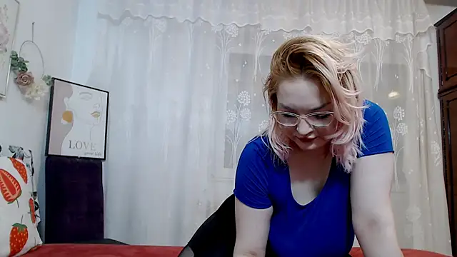 Snapshot of Catlady333 chatting on September 19, 5:34 pm Catlady333 online show from September 19, 5:34 pm