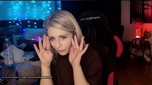 Lisaonthemoon online show from April 29, 6:13 pm