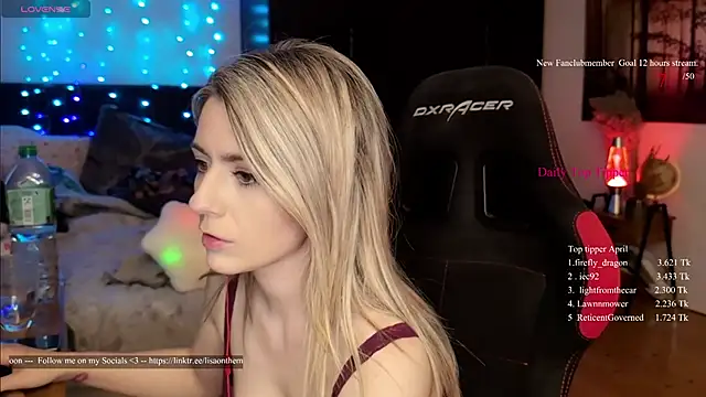 Lisaonthemoon online show from April 23, 3:25 pm