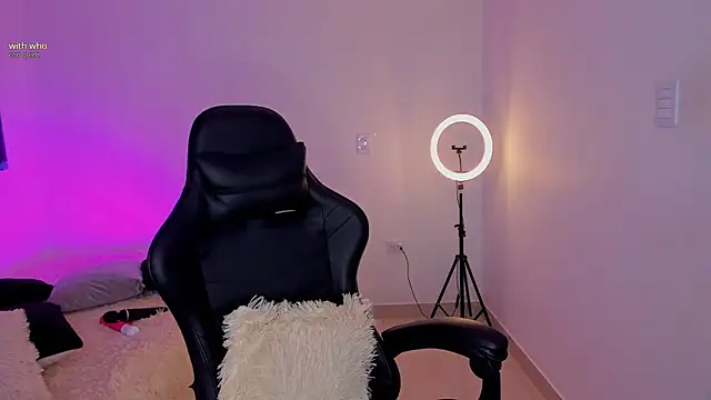 melanyrouse1 online show from April 23, 8:11 pm