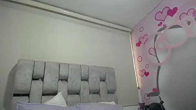 KEYRA-MILLER- online show from April 21, 7:43 pm