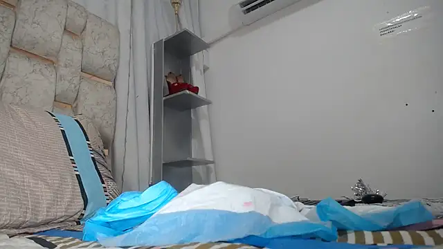 KEYRA-MILLER- online show from February 20, 6:26 am