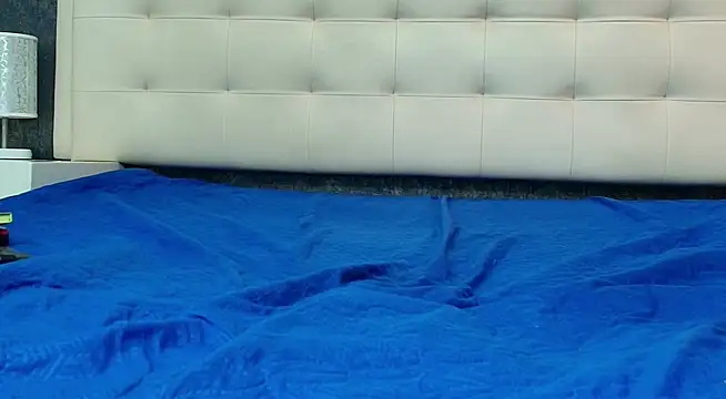 Cloeandtyfanny online show from April 22, 8:17 pm