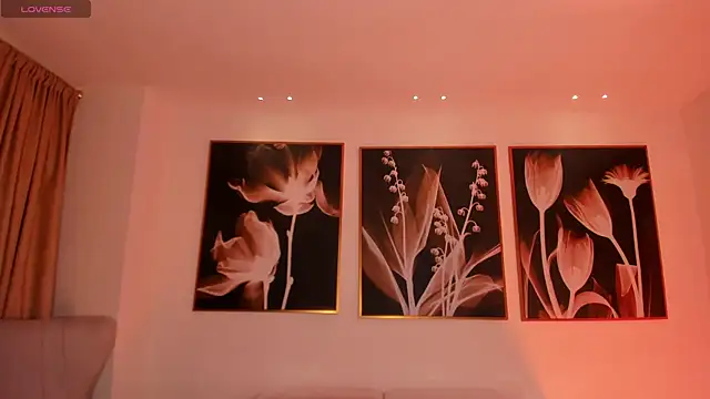 PaulinaSantos  online show from December 22, 8:56 pm