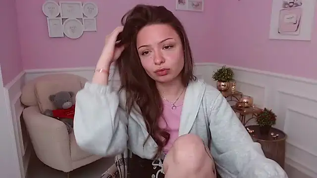 LucySkilar online show from April 26, 4:21 am