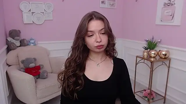 Snapshot of LucySkilar chatting on October 19, 4:36 am LucySkilar online show from October 19, 4:36 am