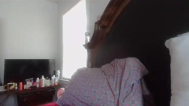 ebonyred online show from April 24, 2:42 pm