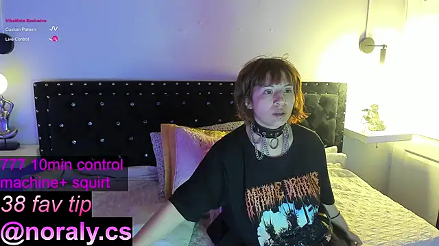 Snapshot of hey_noraly chatting on October 19, 4:14 am hey noraly online show from October 19, 4:14 am