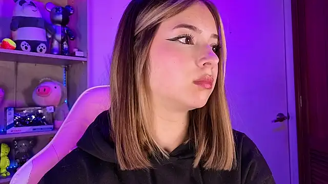 EmilyMiller  online show from April 25, 3:09 pm