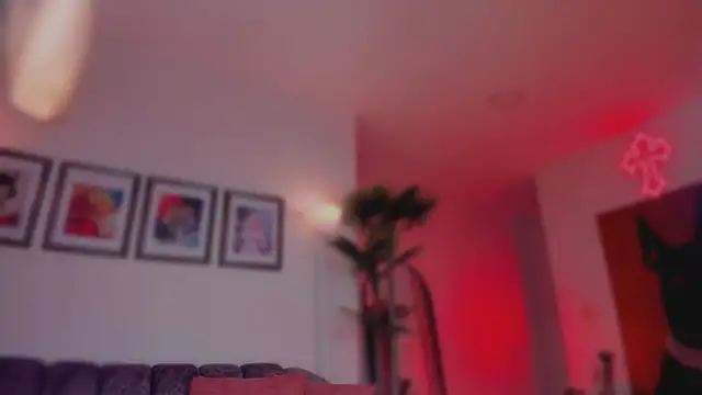 Taylor  foxxx online show from April 28, 5:11 am