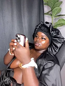 Snapshot of Honeycoco0211 chatting on October 12, 9:55 am Honeycoco0211 online show from October 12, 9:55 am
