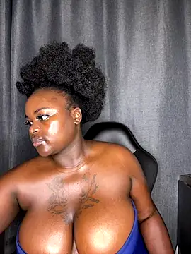 Honeycoco0211 online show from December 15, 3:23 am