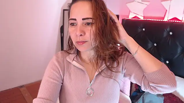 camila delarosa online show from November 4, 6:13 pm