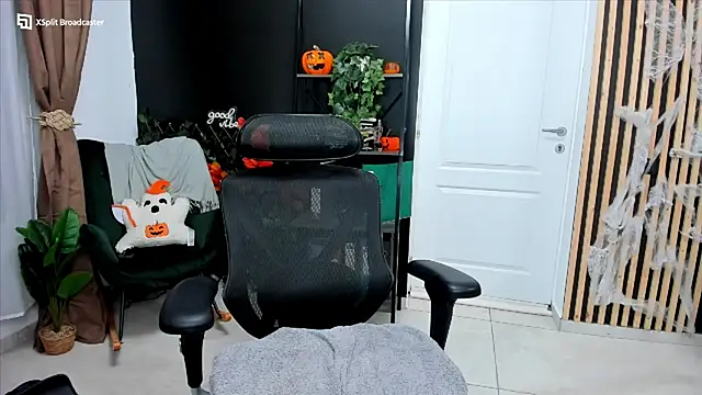 fireflowers  online show from October 28, 10:03 pm