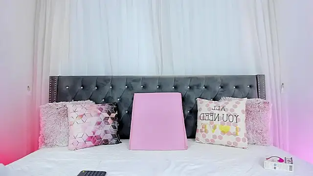 IsabellaJames online show from February 25, 2:37 pm