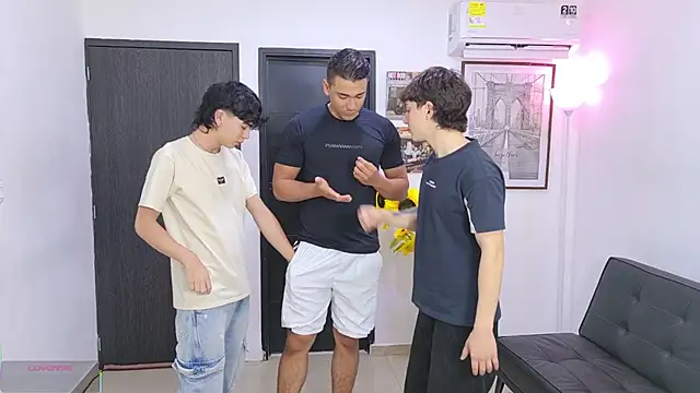 badguyss bisex online show from April 21, 11:28 am