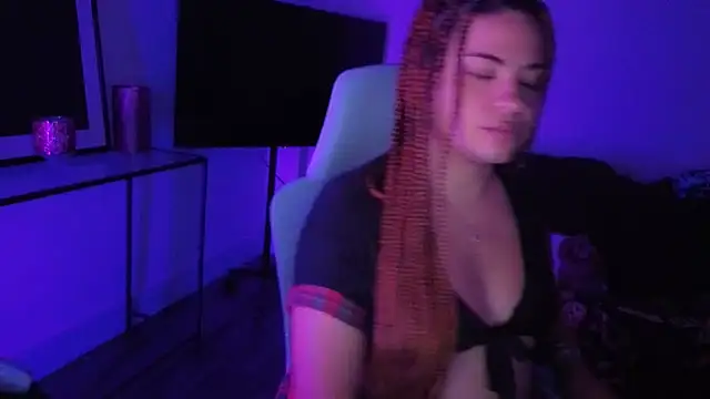 MelSaunders online show from June 17, 1:18 am