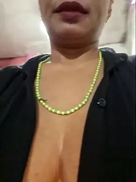 gatadeojosclaros online show from October 5, 4:50 am