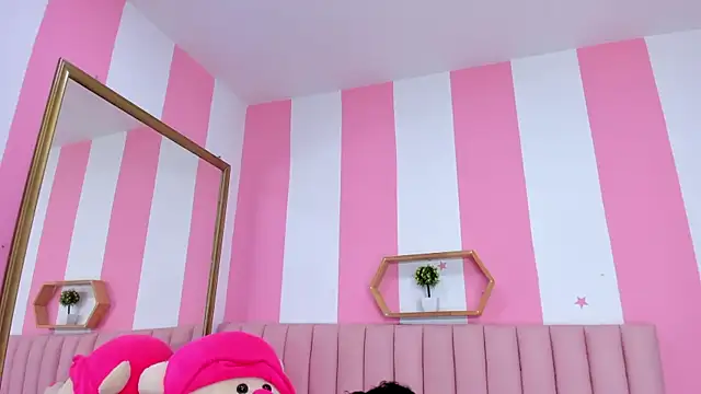 ISABELLA 020 online show from April 22, 12:35 pm