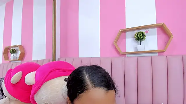 ISABELLA 020 online show from April 24, 12:30 pm