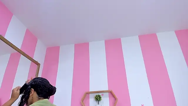 ISABELLA 020 online show from April 23, 12:29 pm