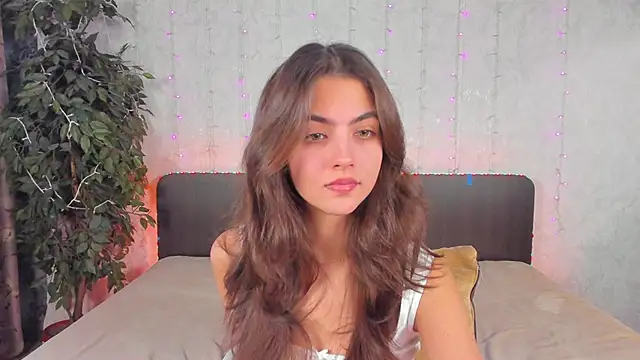 Snapshot of Milana_Crystal_ chatting on December 2, 8:48 am Milana Crystal online show from December 2, 8:48 am