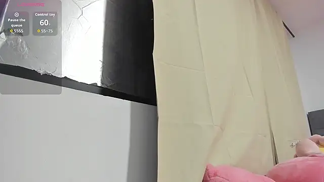 Kylie2211 online show from April 25, 1:52 am