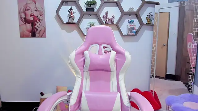 SharonSander online show from April 23, 9:39 pm