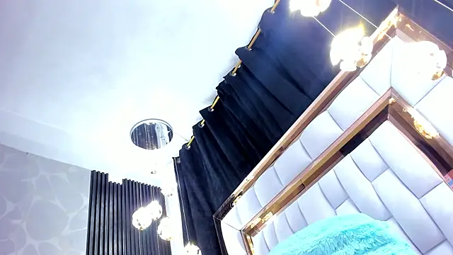 SarayRoyse online show from September 28, 8:25 pm