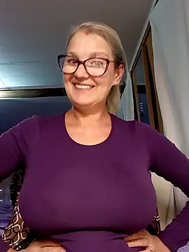 Snapshot of irinamaux chatting on October 15, 6:49 am irinamaux online show from October 15, 6:49 am