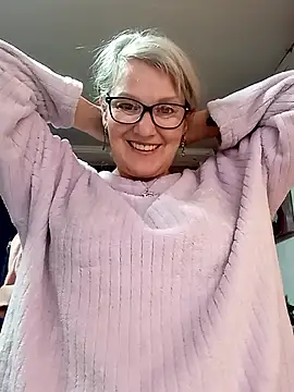 irinamaux online show from April 25, 1:41 pm