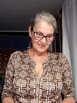Snapshot of irinamaux chatting on October 2, 1:05 pm irinamaux online show from October 2, 1:05 pm