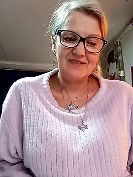 irinamaux online show from April 23, 6:43 am